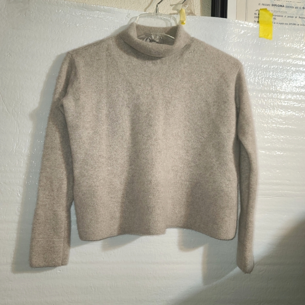 Everlane The Cashmere Square Turtleneck Sweater - Picture 5 of 9